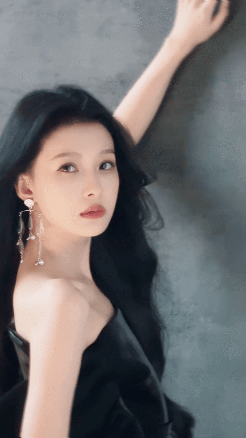 孙怡 瑞丽8月刊封面人物