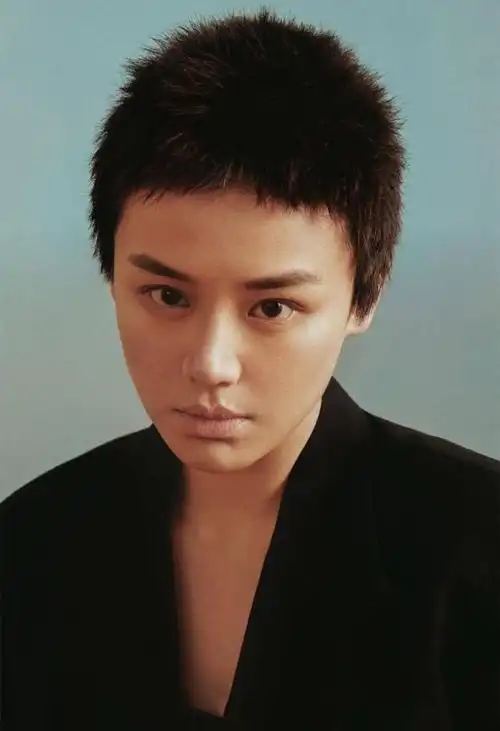 马思纯换发型变短寸头,乍一看帅气十足,完全美颜一点女人味了!