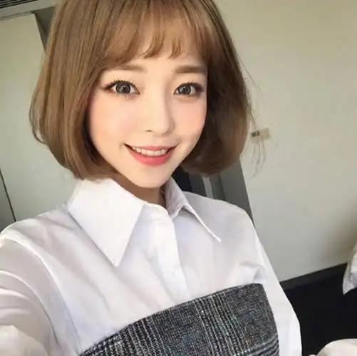 短发发色亚麻色 时髦到让你招架不住