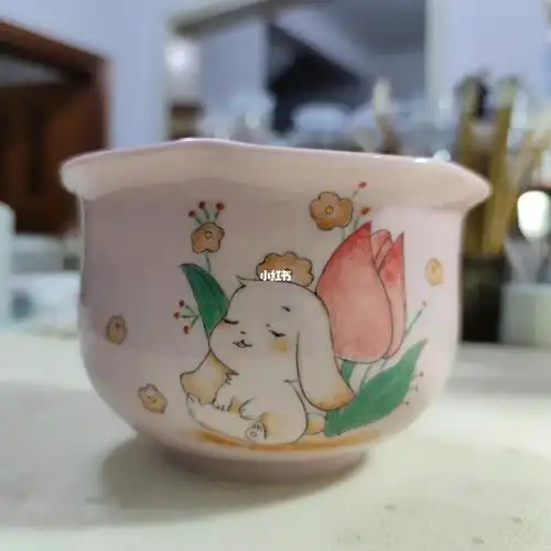 可爱的兔兔手绘陶瓷