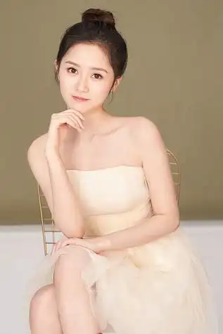 舒涵初夏写真曝光白纱裙加身秒变小公主