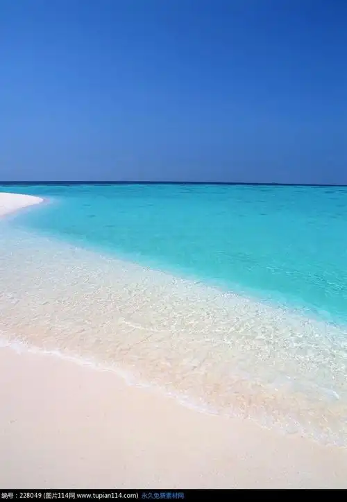 沙滩上清澈湛蓝的海水高清图片_自然风景_图片114
