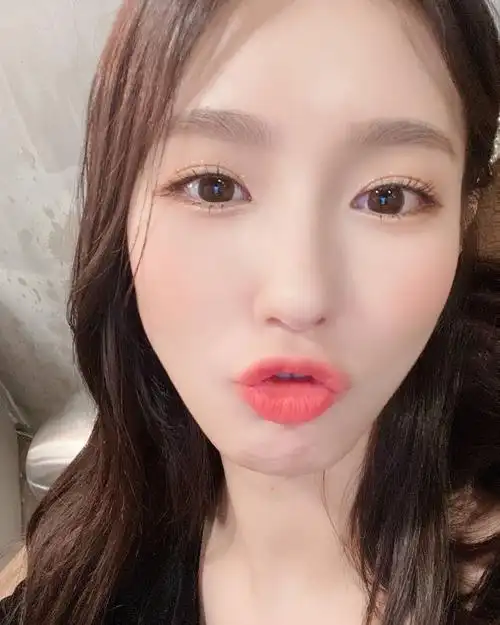 自拍匠人赵美延用脸书写历史绝美面面流量警告72