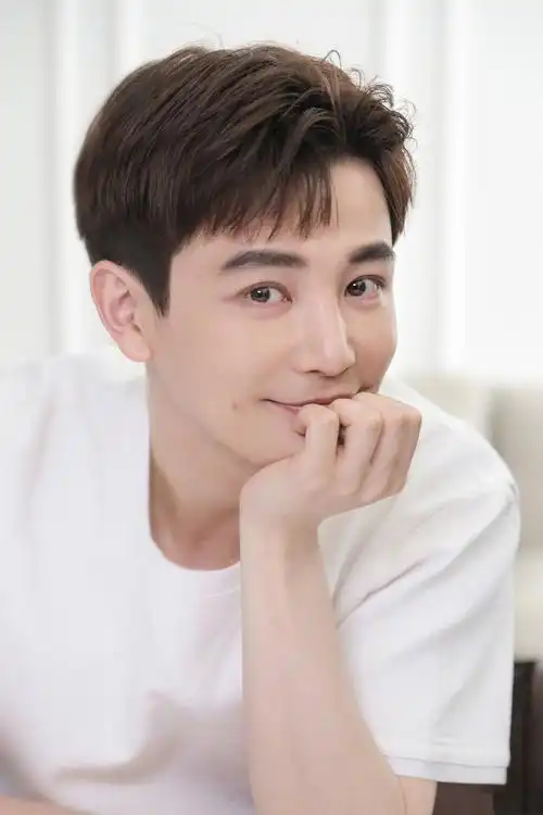 data-ctrid="2hv9ug6ngfr">出生于陕西省西安市,中国内地男演员,歌手