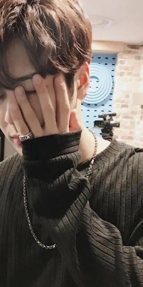 男明星的手可以有多好看,手控福利大放送,一个比一个绝!