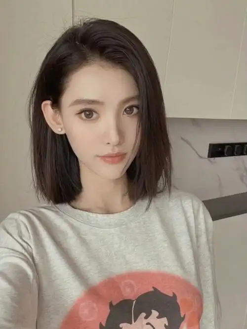 太原一刀切短发简约不失高级感超a一刀齐女生短发发型一刀切没有杂乱