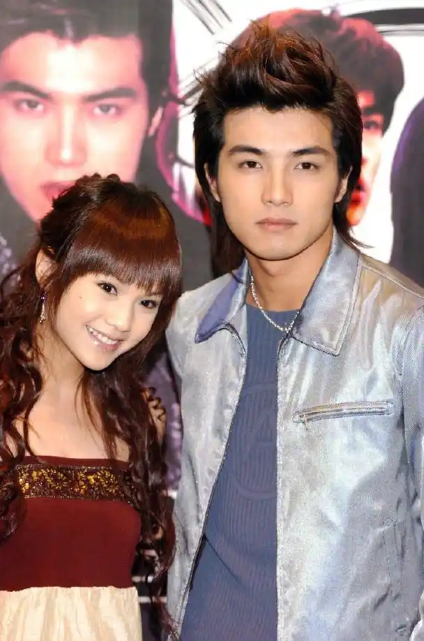 杨丞琳前面6任男友都是帅哥最后偏选择了偏眼睛小小的李荣浩