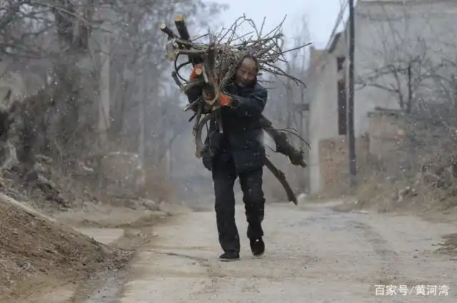 一组生活在农村的老父亲影像,向全天下的父亲致敬