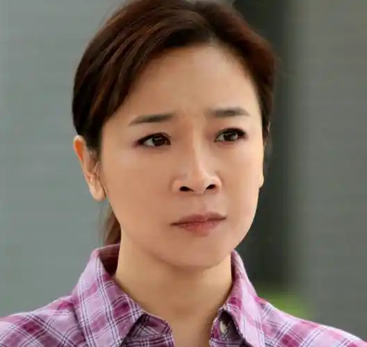 陈小艺儿子毕业三年,竟已开始为她争光,意外成就令人惊讶