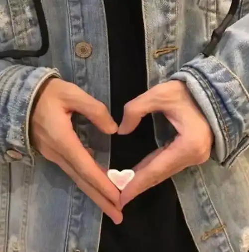 比心·西瓜·背景图:咱俩友情到头了,该发展成爱情了