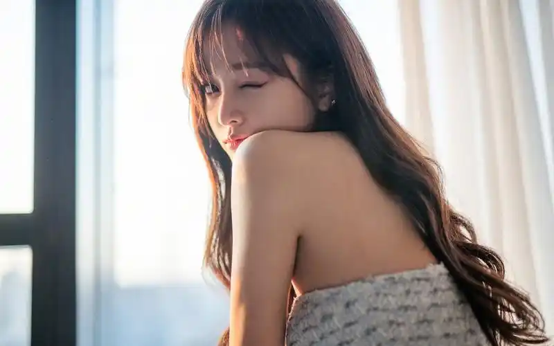 吴宣仪抹胸裙桌面壁纸47