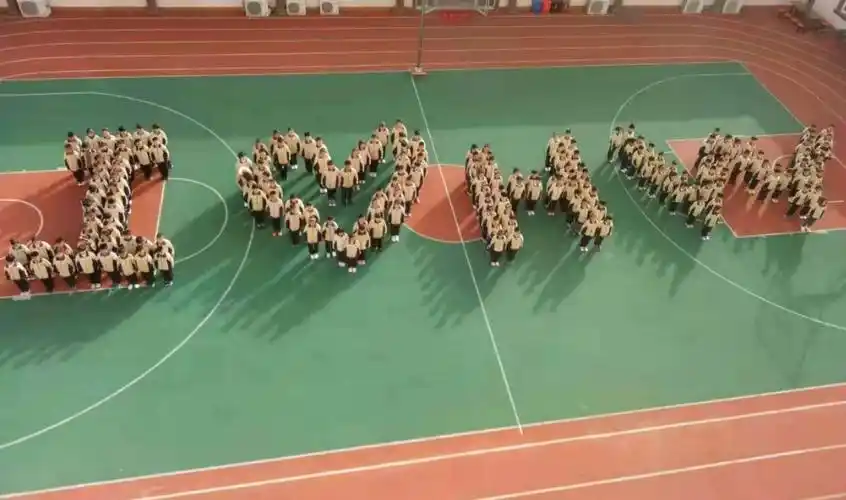 激烈的评比最终四年级,七二班,七三班脱颖而出,获得本次比赛一等奖