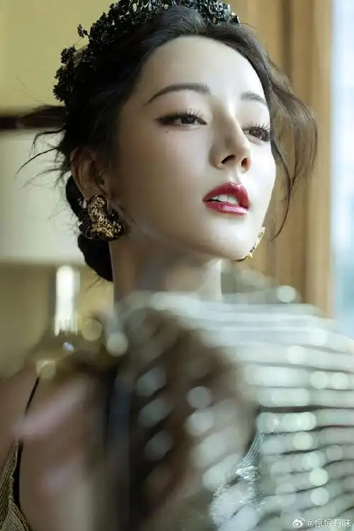 迪丽热巴一线肩#百年娱乐圈再难出一个迪丽热巴!