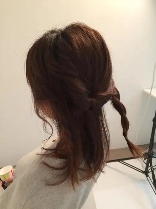 中短发甜美编发简单易学(气质编发俏皮侧编发)(3)