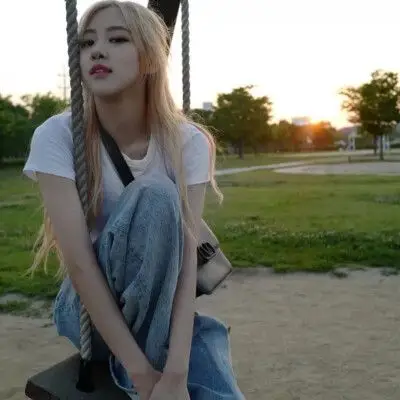 rose 朴彩英 头像