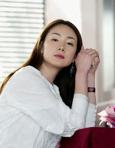 组图:10位日韩女星优雅直发美态--崔智友