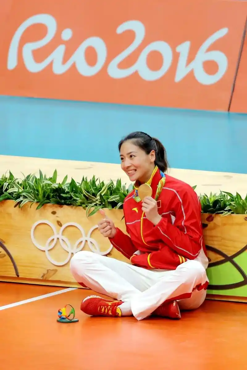 陈忠和刚宣布重回排坛,魏秋月也将重新回归女排,这次身份换了