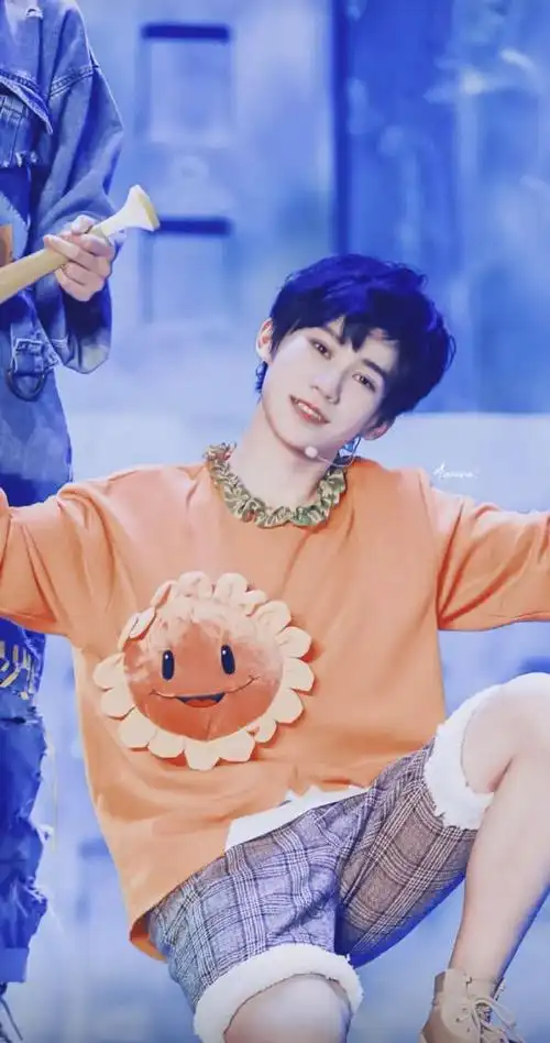 全能偶像张真源燃爆全场吉他手音域宽广音色魔王舞蹈力量十足表情管理