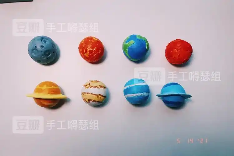 用超轻黏土做了几个行星冰箱贴