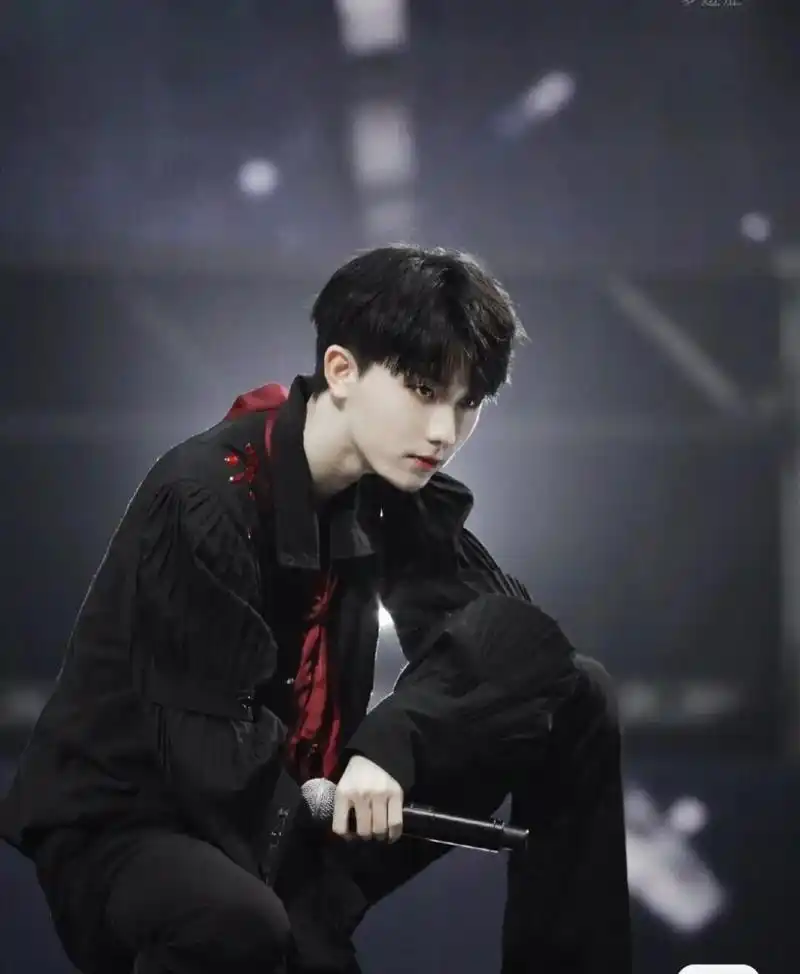 马嘉祺高清神图来啦!黑化小马壁纸      帅气的马哥又来啦!