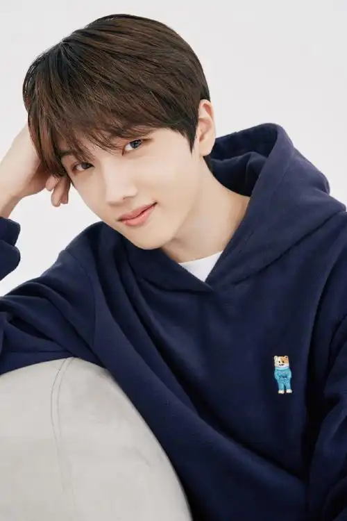 朴志晟超绝可爱