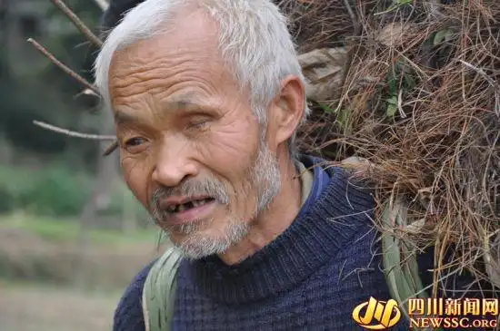 双目失明的方世文