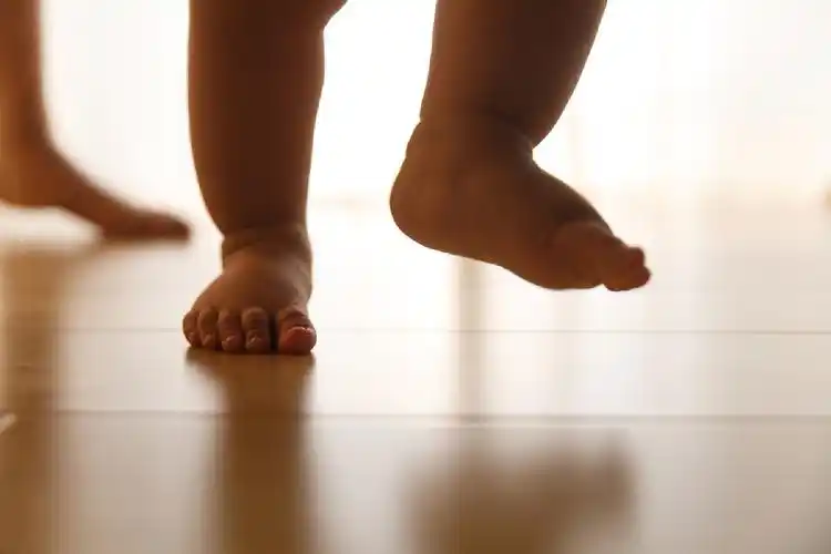 宝宝将学会走路的三大信号,发现以后,父母如何为其创造学步环境