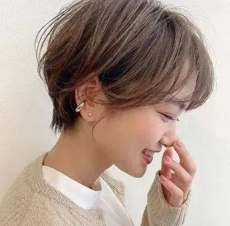 自带修颜瘦脸的短发谁不爱,甜美减龄之余又凸显出干练气质_发型_刘海