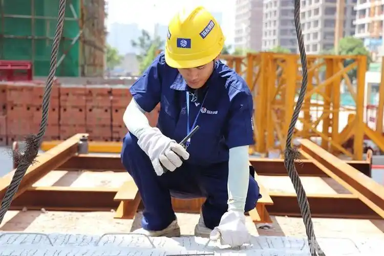 装配式建筑施工员告别脏和累他们像搭积木一样建房子