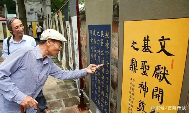 越南书法家写巨幅书法,这8个汉字,体现了中国文化的魅力