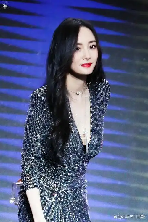 火辣性感的杨幂绝美图片令人难以忽视.