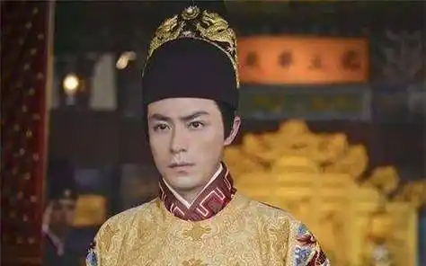 她是少见的腿瘸眼瞎皇后,皇帝视若珍宝宠她一生,换你