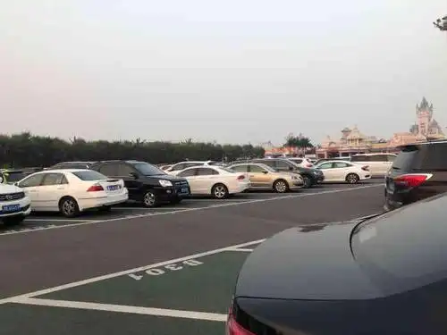 方特欢乐世界停车场