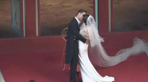 原创林志玲黑泽良平婚礼拥吻现场来了连吻三次网友是爱情的样子