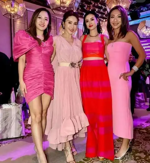 李嘉欣参加慈善被吐槽人高马大,穿长裙像孕妇,徐子淇林恬儿曼妙!