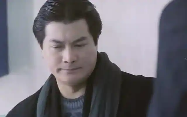 黑社会老大邓光荣霸气大闹医院,任达华在邓光荣身边气场瞬间弱爆