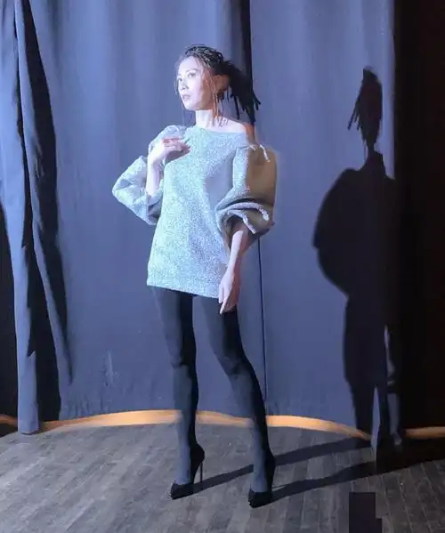 贾静雯ig发美照下身失踪长腿无限延伸网妈妈性感逆袭