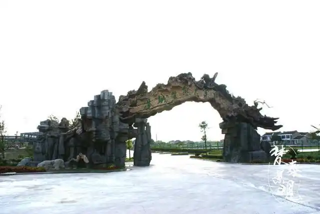 水泥景观大门如何做到大气典雅?