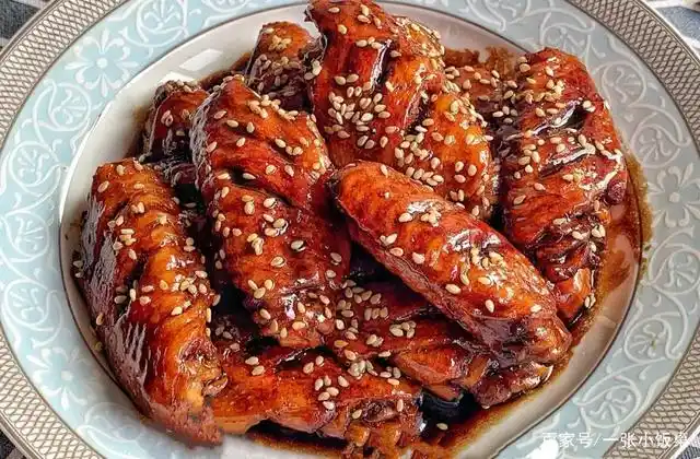 鲜嫩多汁的可乐鸡翅,学会了这个步骤,不怕不好吃