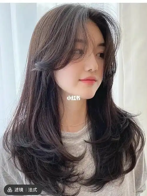 内扣烫发 气垫烫这一款慵懒微卷中长发发型,富有一点韩