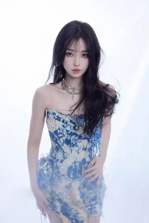 虞书欣:身穿暴露衣服,不过身材真的好!