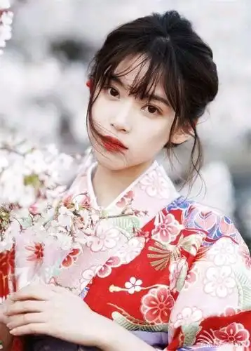 半藏森林晒写真照身材火辣!王思聪点评:"真不怪刘阳"!