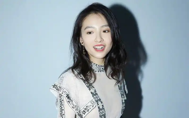 美女写真,明星壁纸,美女,明星,妩媚,魅力,成熟,吴倩,电脑壁纸,壁纸