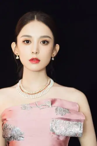 感受来自娜扎的美颜暴击-搜狐大视野-搜狐新闻