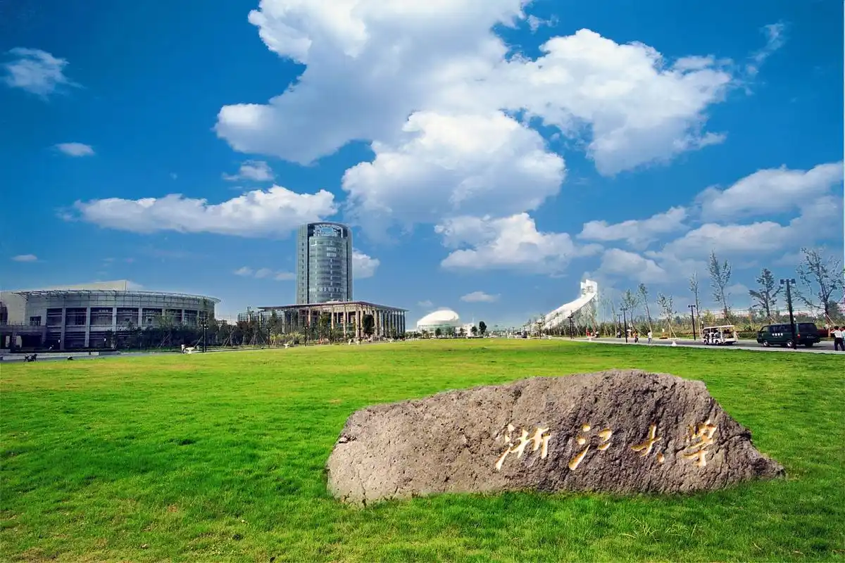 二,浙江大学管理学院中山大学管理学院实力强大,但是学费却并不高