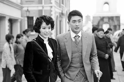 胡杏儿与男友黄宗泽上演情侣档