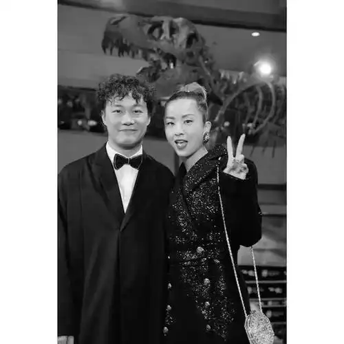 回顾港台歌手夫妻:许冠杰与混血妻子幸福一生,陈奕迅是宠妻狂魔
