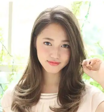 不同脸型的女生搭配什么发型拍照更好看?