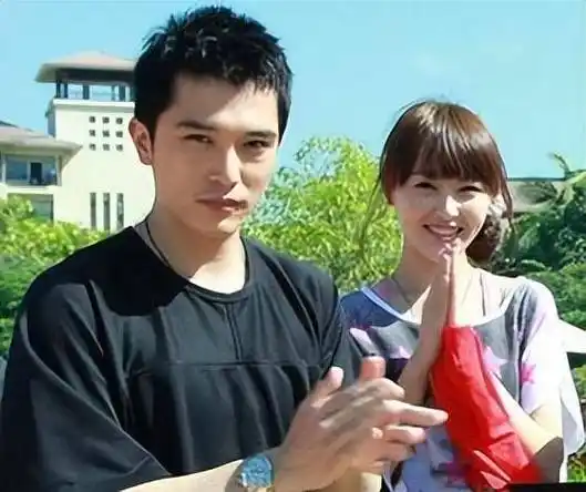 台媒曝邱泽许玮甯正在备孕,今年秋天将举办婚礼,领证已有两年多_唐嫣