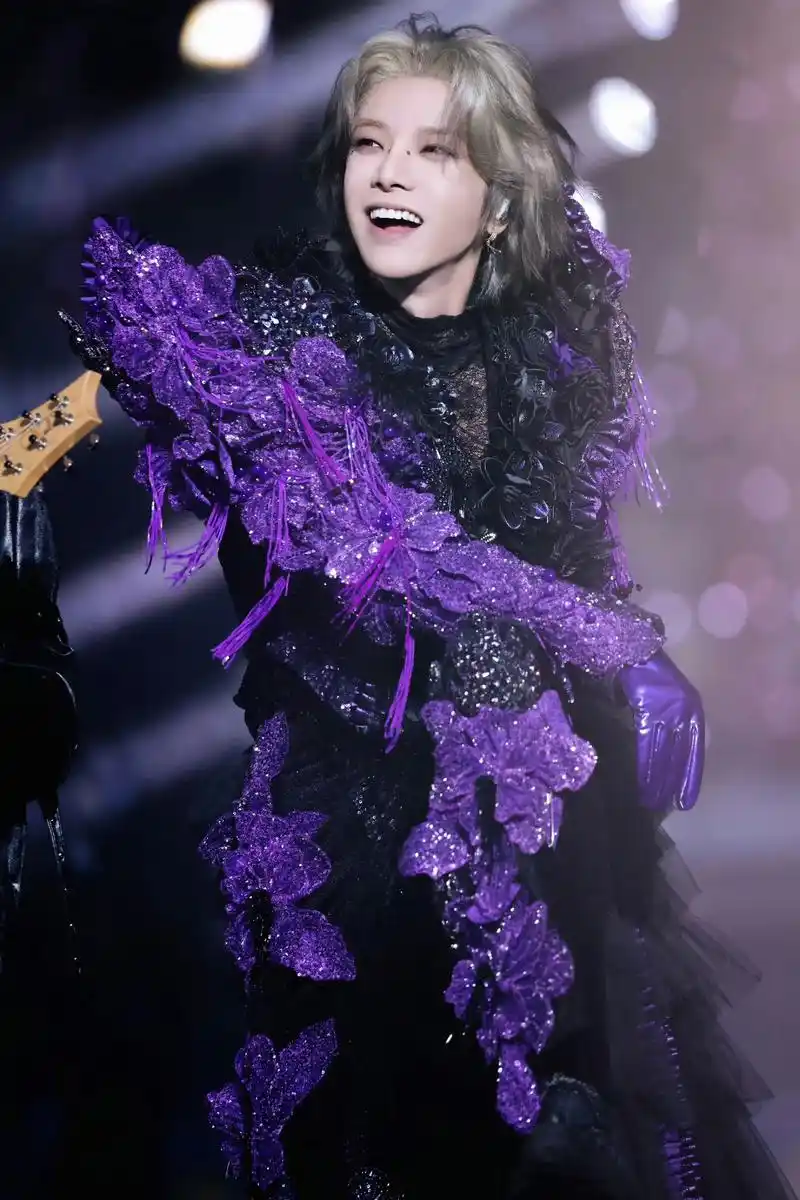 西安站圆满结束啦(官摄图,需要去vb找)#华晨宇火星演唱会